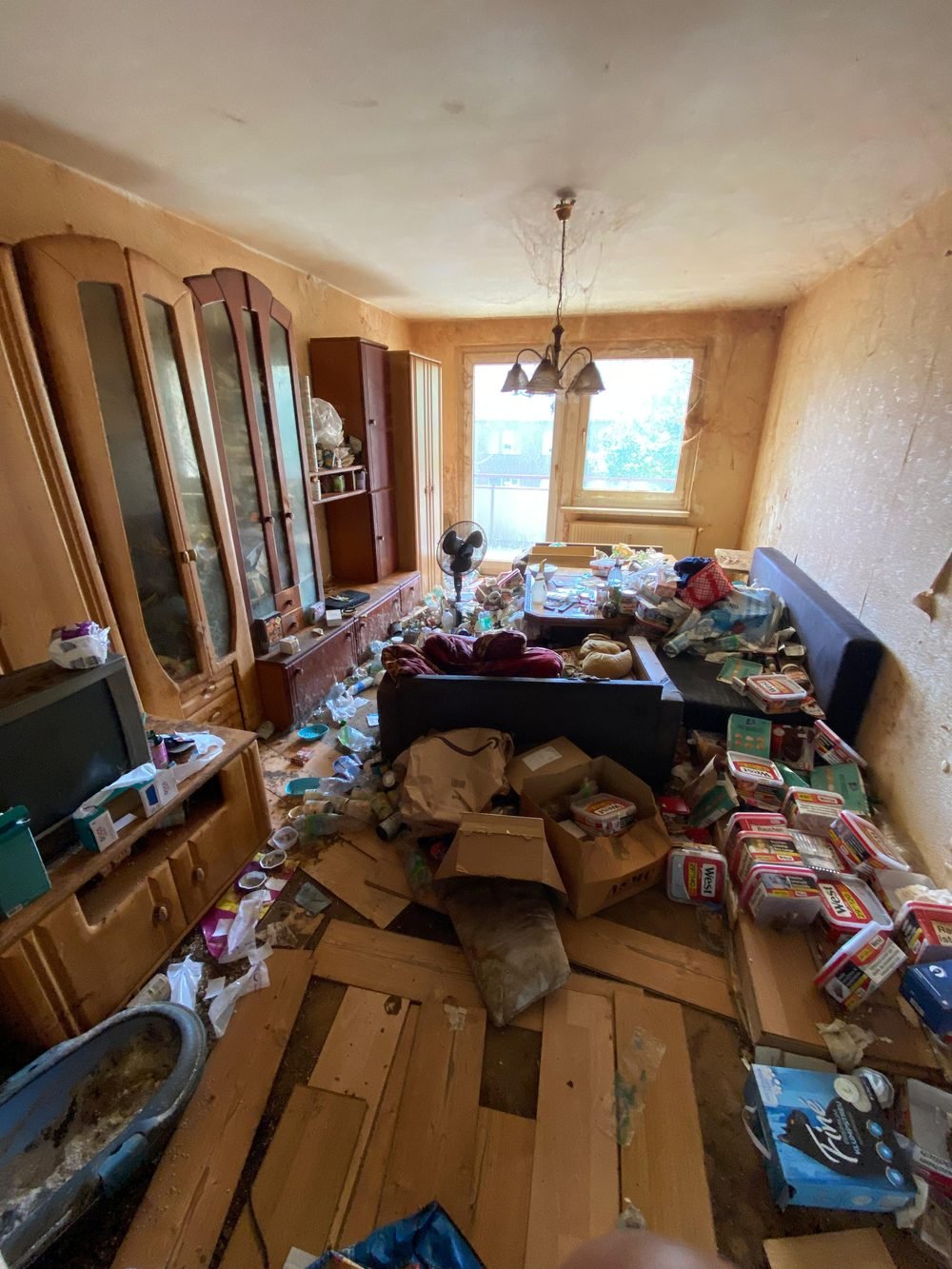 Vorher: Wohnraum nach Haushaltsauflösung